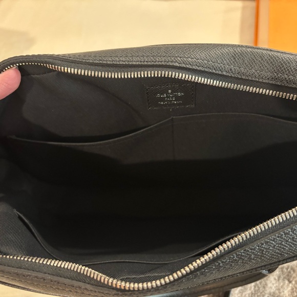 Louis Vuitton Black Briefcase Sleek Professional Design - Picture 4 of 8